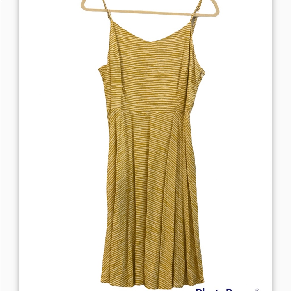 Old Navy Yellow & White Sundress – Size Large
Excellent Condition | Worn Twice